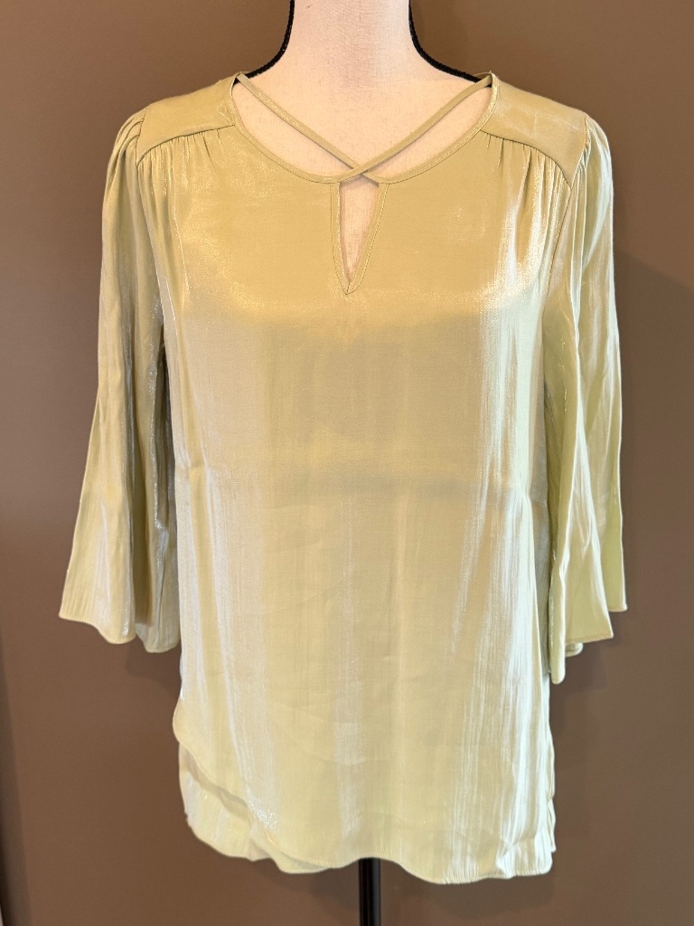 Cato Green Shiny half-bell sleeve blouse. layered tiered hem, Size Medium
